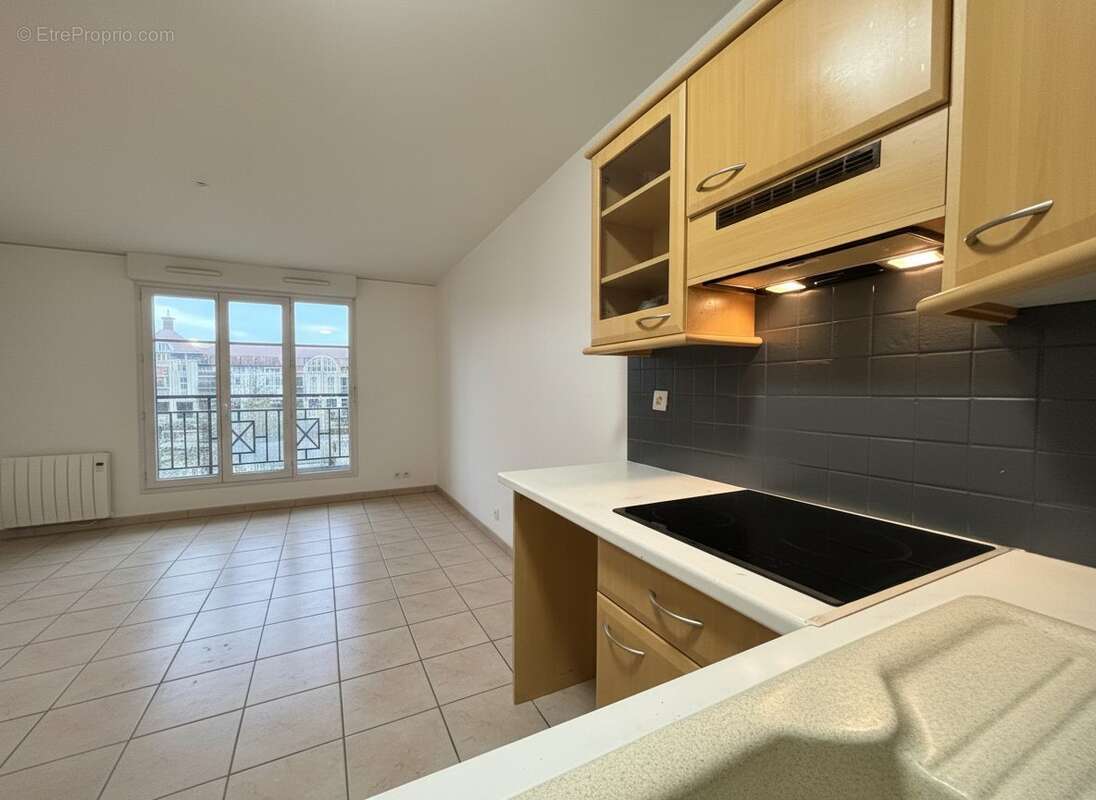 cuisine - Appartement à BUSSY-SAINT-GEORGES