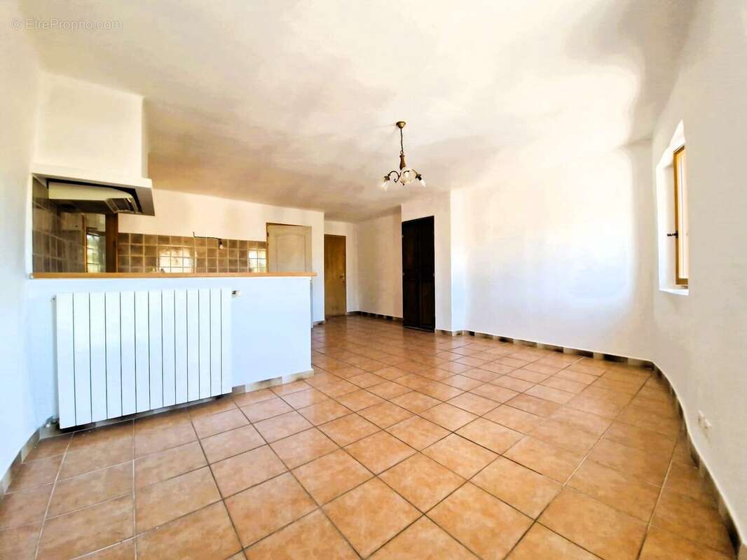 Maison à AUPS