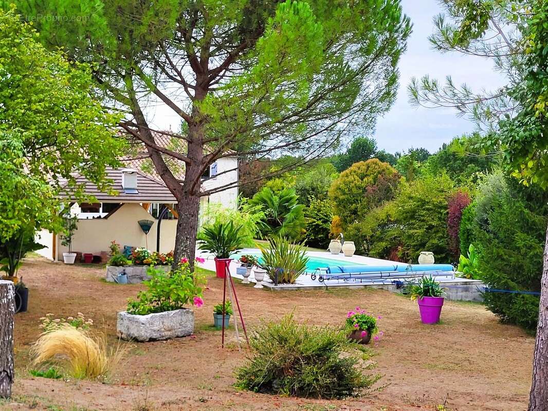 Maison à SAINT-FORT-SUR-LE-NE