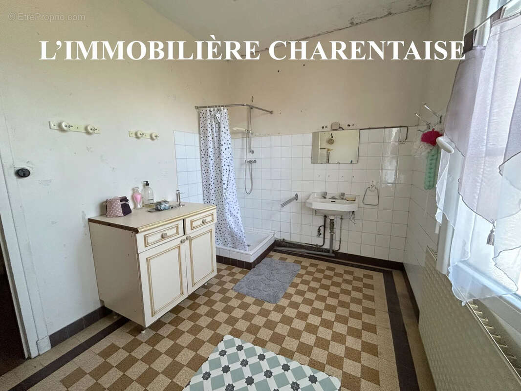 Maison à SAINT-ROMAIN-DE-BENET