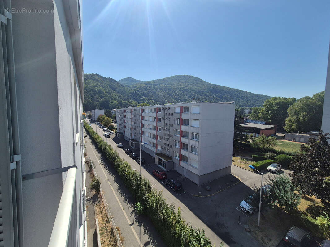SAINT MARTIN D'HERES/ VILLAGE T3 Lumineux Avec Balcon Vue Montagnes Dernier étage - photo 14