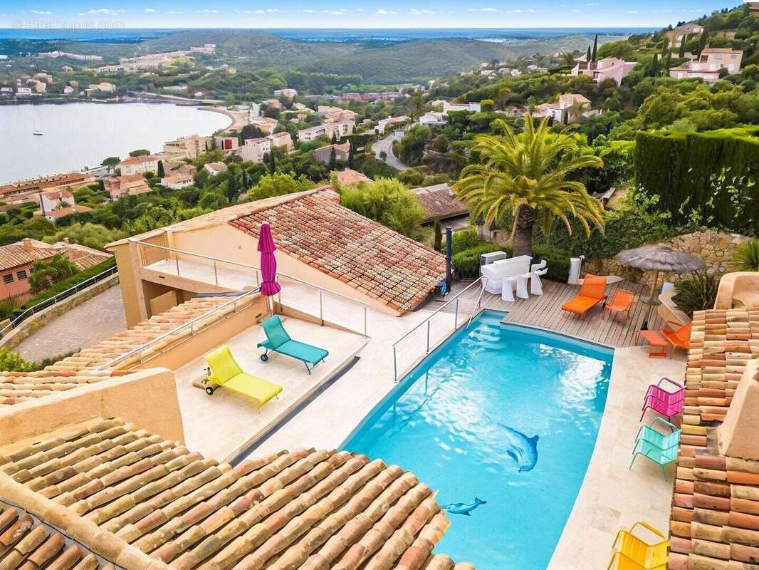 Saint-Raphaël - Agay, villa vue mer panoramique, piscine chauffée, 5 chambres - photo 3