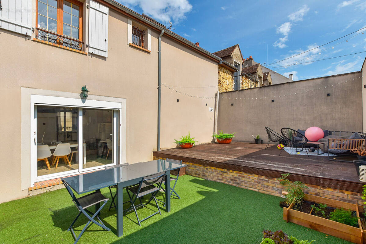 Maison à OZOUER-LE-VOULGIS