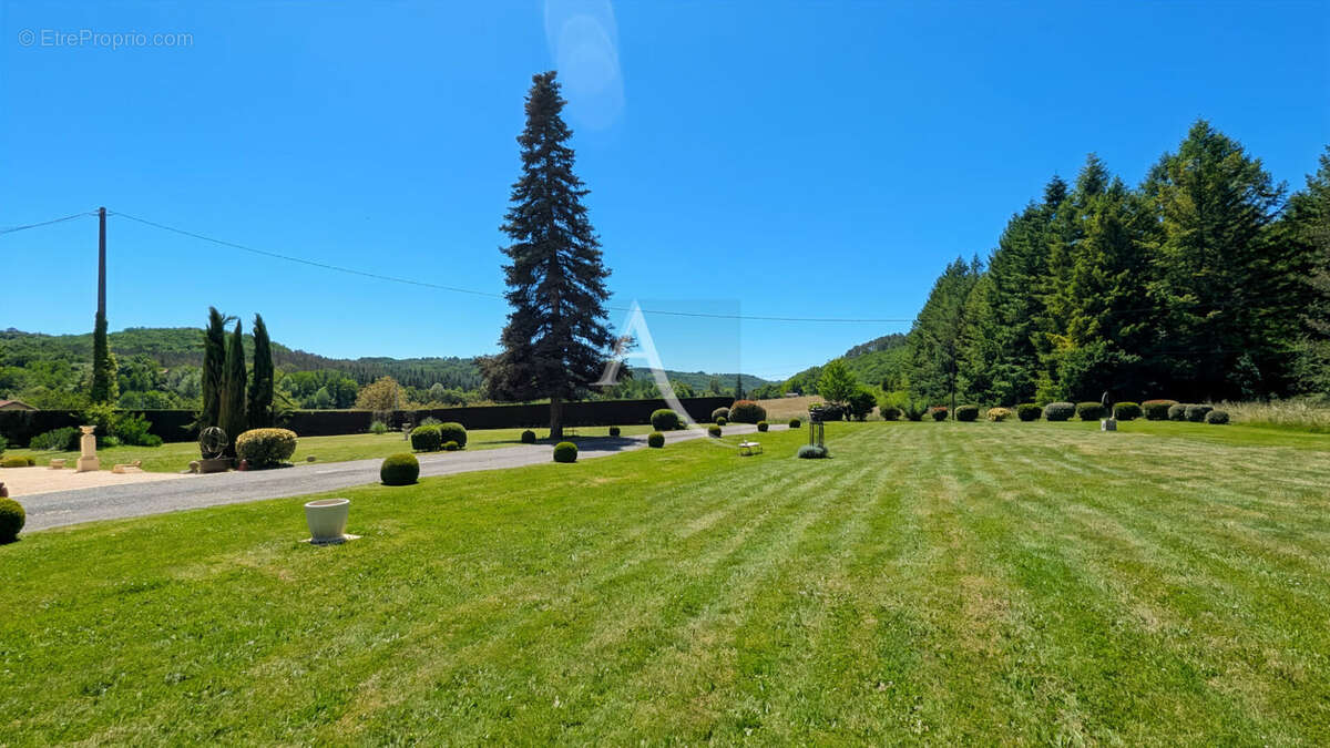 Maison à BLANQUEFORT-SUR-BRIOLANCE
