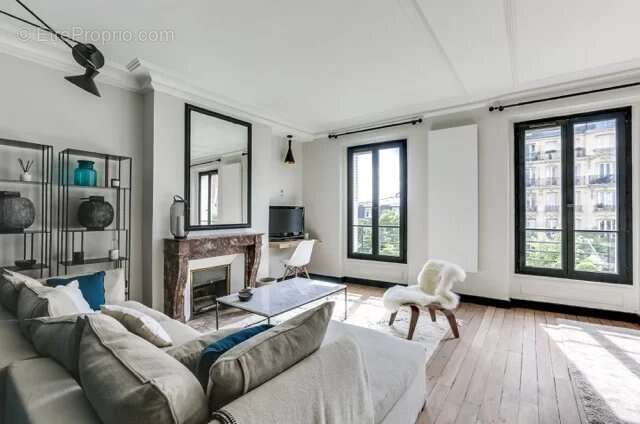 Appartement à PARIS-14E