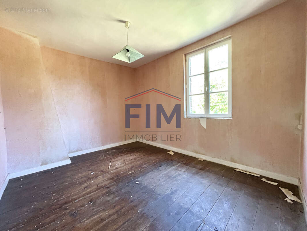 Maison a renover - photo 8