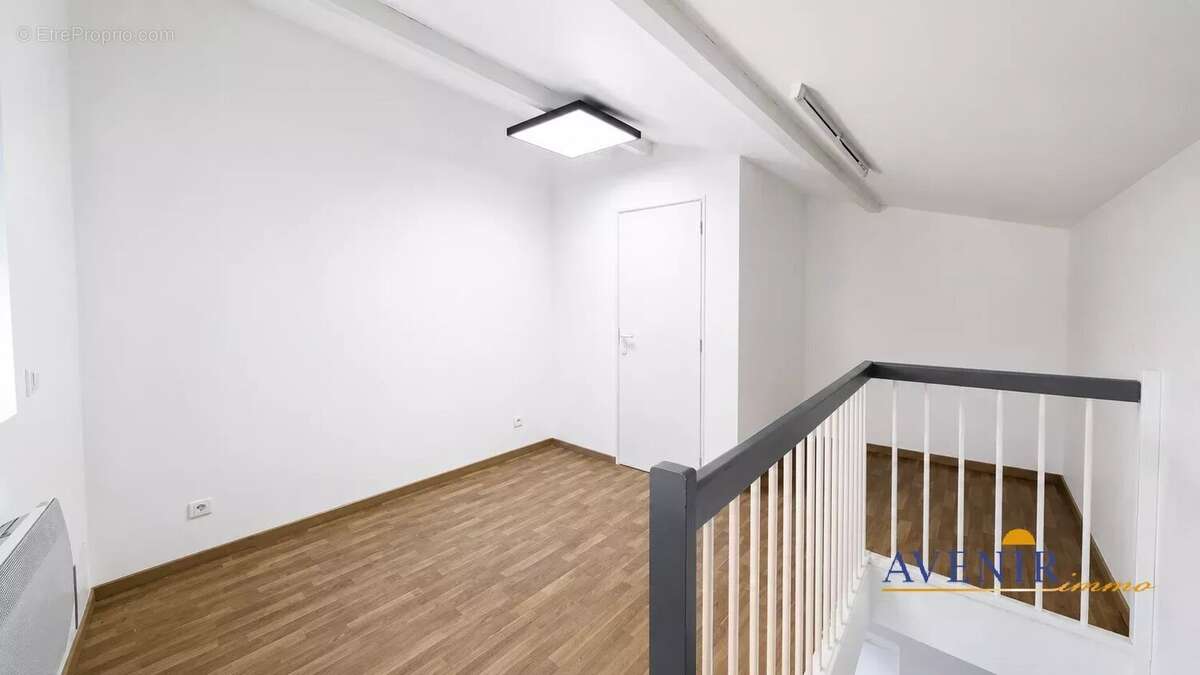 Commerce 33 m² à Plan-De-Cuques  - photo 3
