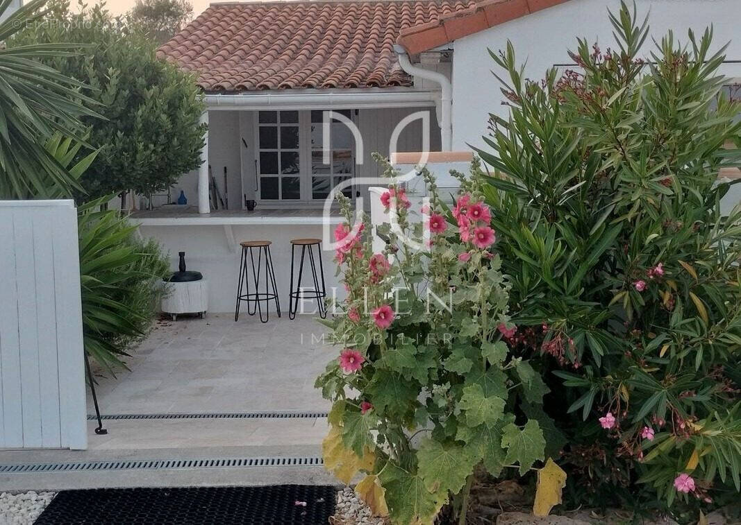 Maison à LES PORTES-EN-RE