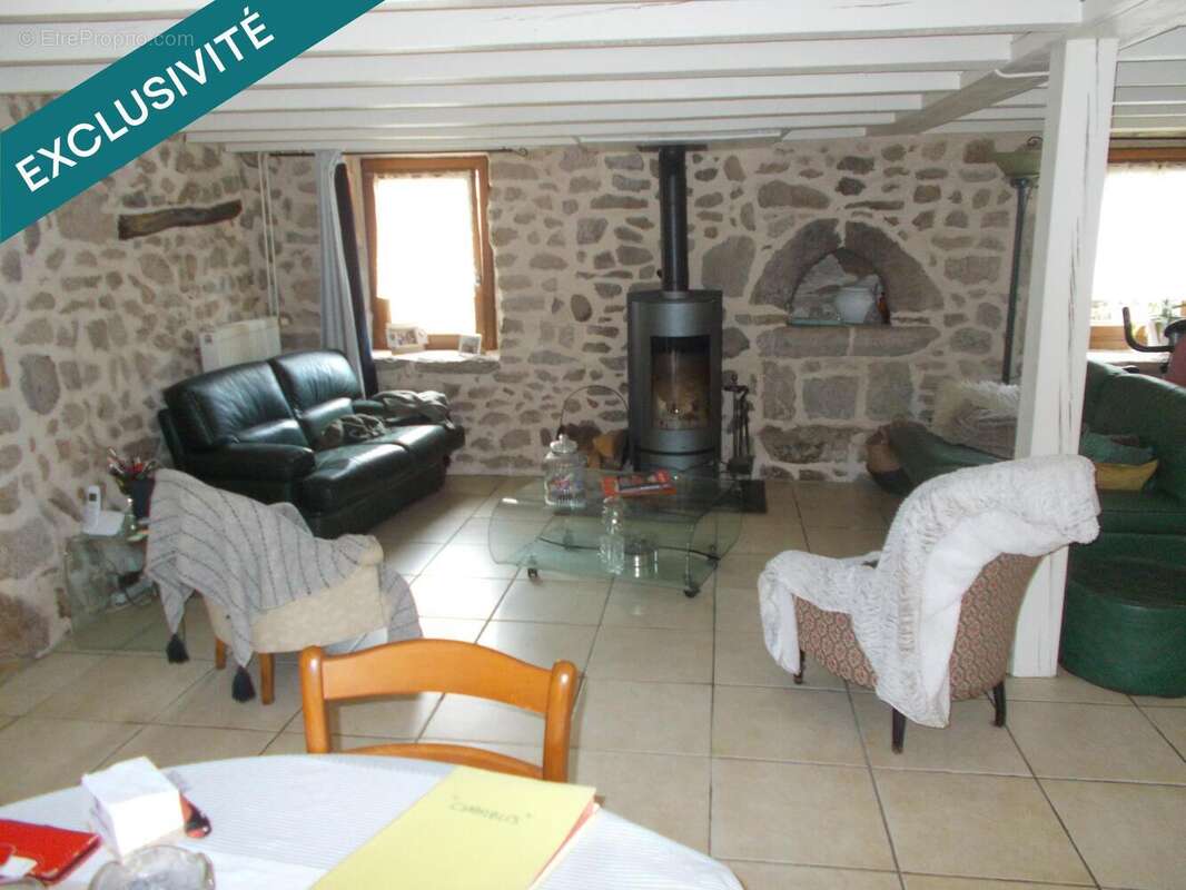 Maison 140 m² à Chambles  - photo 7