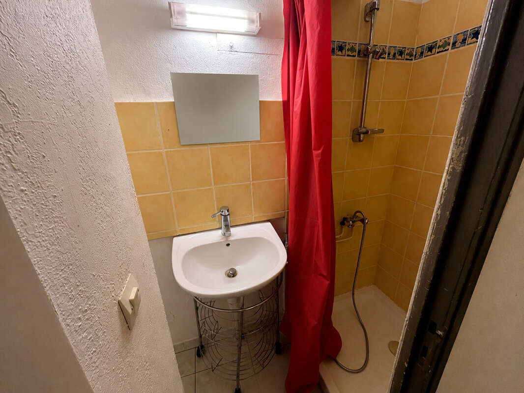 CARCASSONNE - Appartement T2 32 m2   Centre-ville de Carcassonne avec cave - photo 4