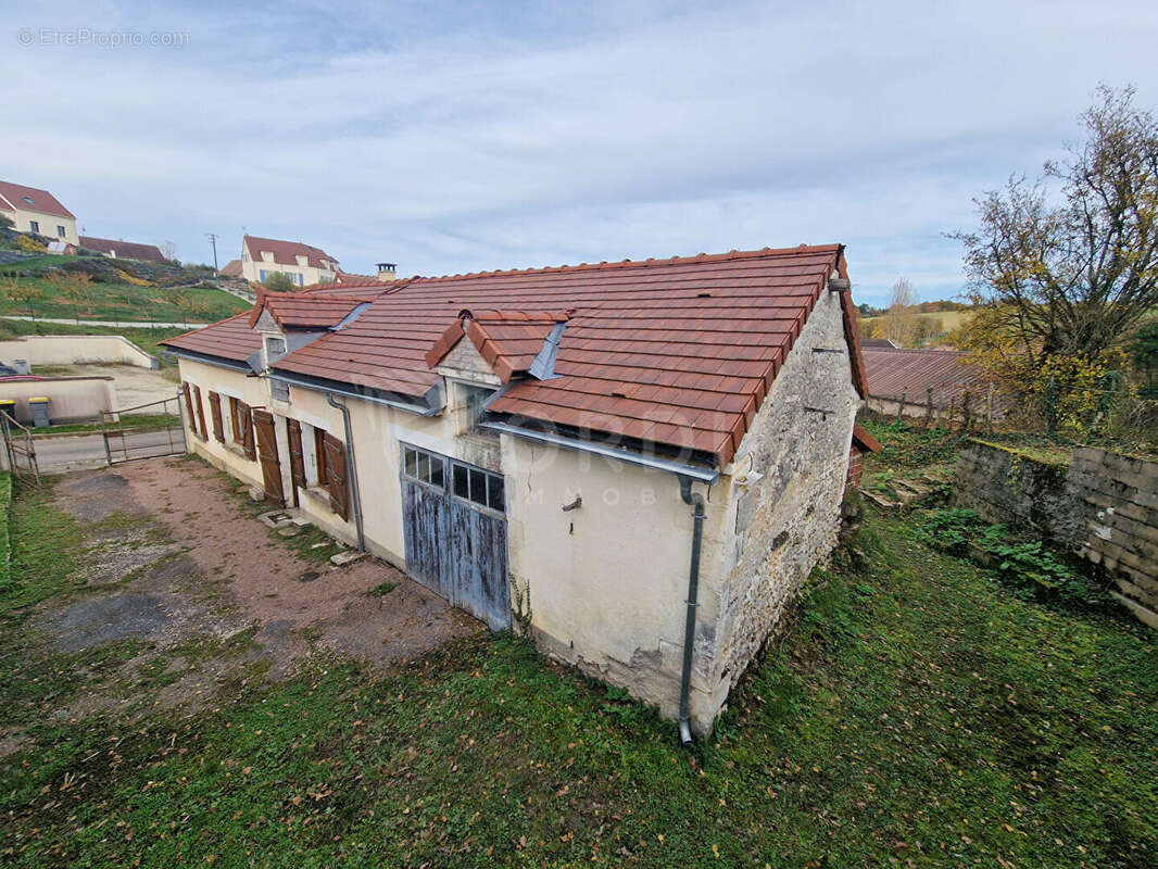 Maison à GY-L&#039;EVEQUE