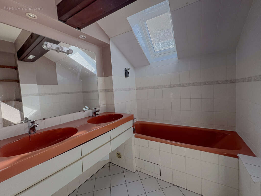 Appartement à CONTREXEVILLE
