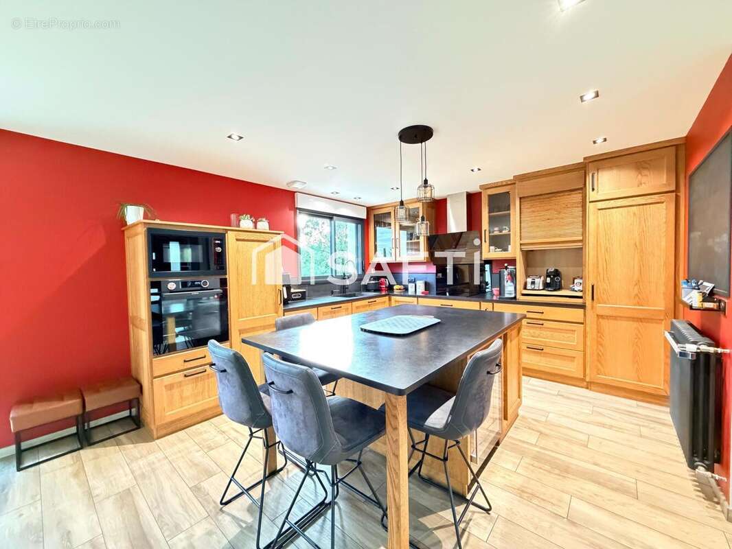 Maison 158 m² à Chateau-Larcher  - photo 4