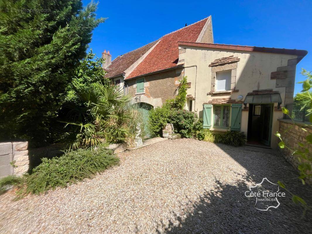 Maison à VARZY