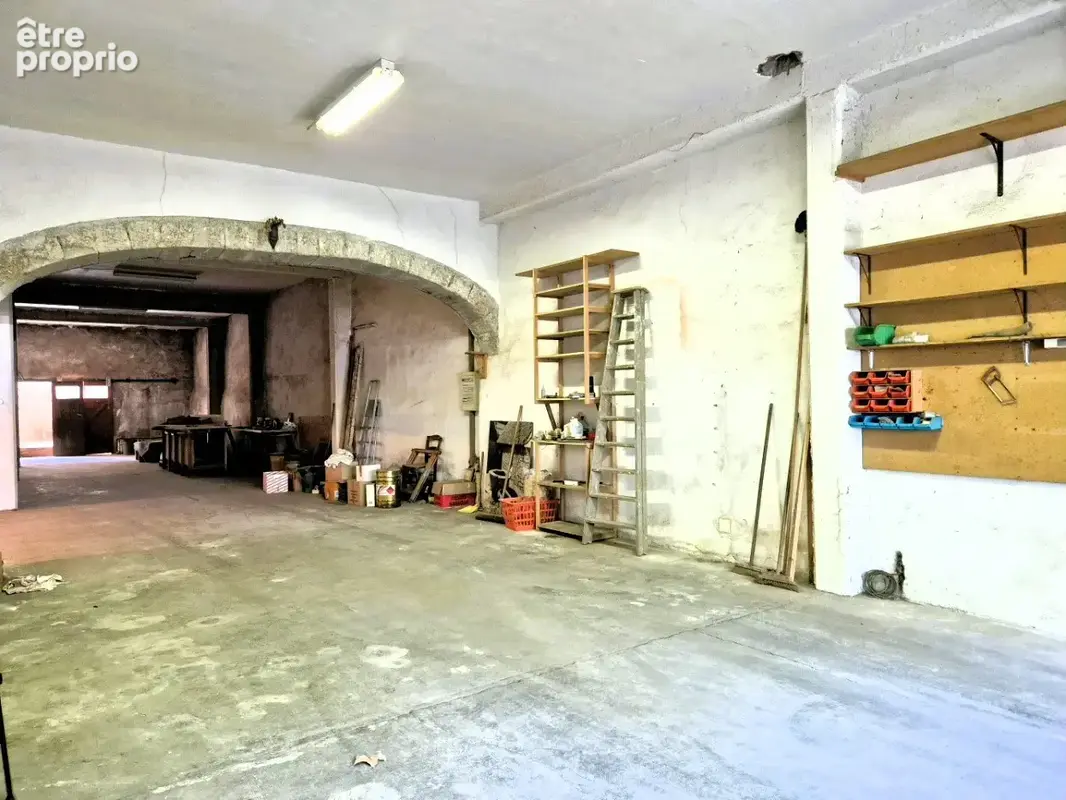 Maison de ville a renover avec grand garage, cour et terrasse - photo 18