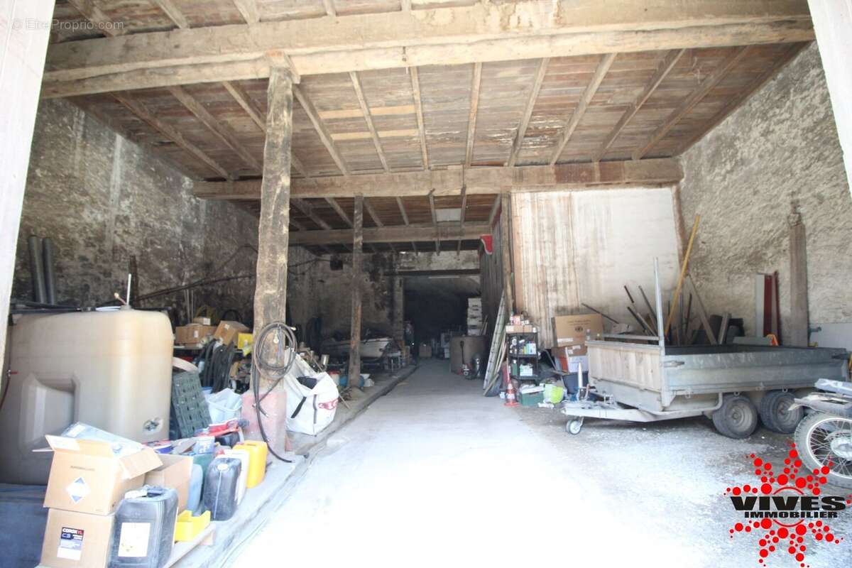 Commerce à CAPESTANG