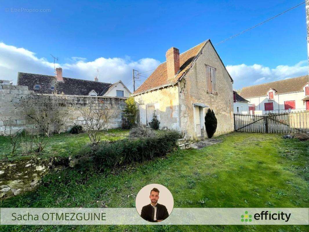 Maison à AZAY-LE-FERRON