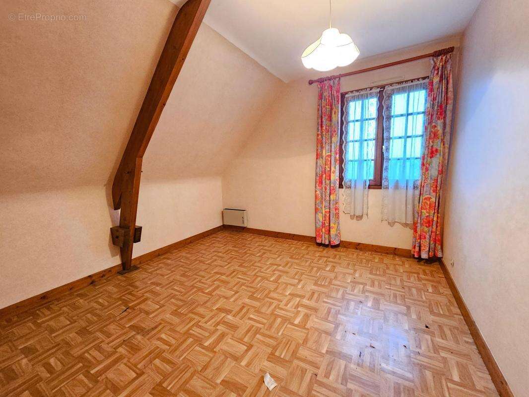 Maison à CHANNAY-SUR-LATHAN