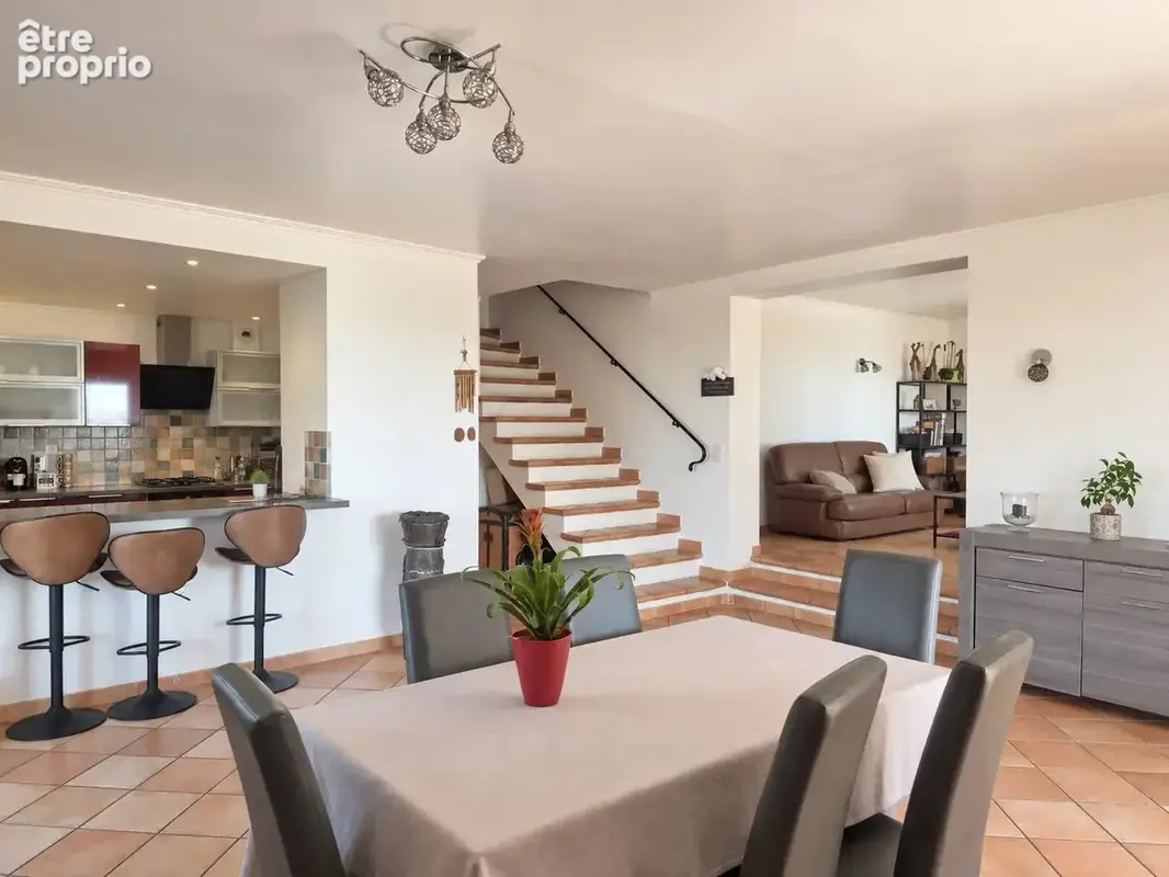 Saint-Martin-du-Var//Maison 5Pièces//140 mM² - photo 2