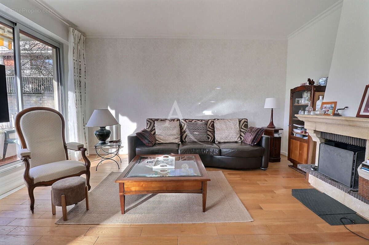 Appartement à LE MESNIL-LE-ROI