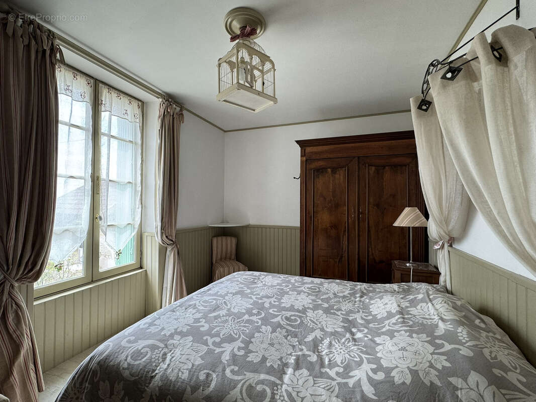 Charmante maison de 203m2 avec jardin et dépendances - photo 6