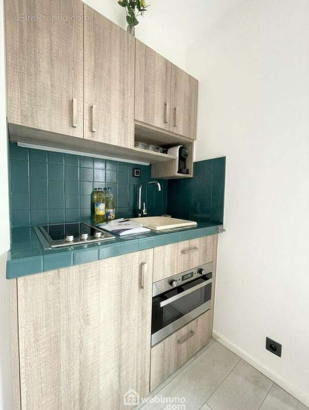 Kitchenette fonctionnelle pour un séjour autonome. - Appartement à GRIMAUD
