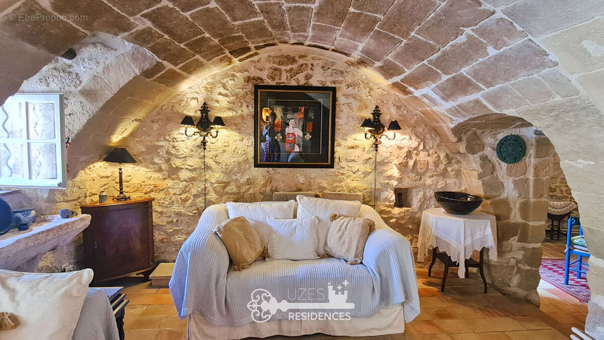 Maison à SANILHAC-SAGRIES