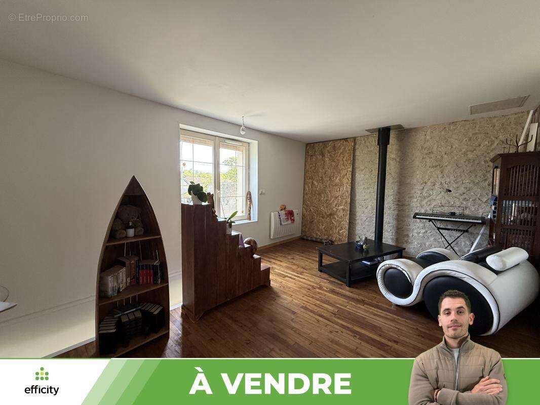 Maison à VENDEUVRE-DU-POITOU