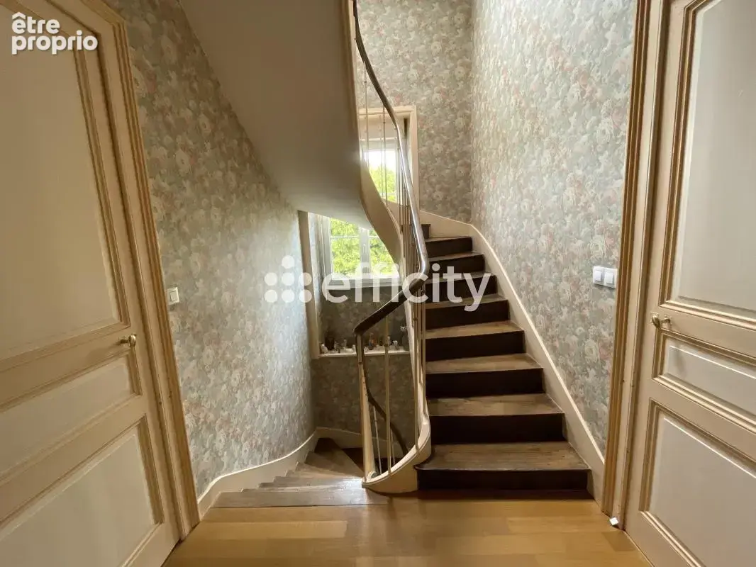 Maison 10 pièces 222 m² à vendre à Laval (53000) - photo 13
