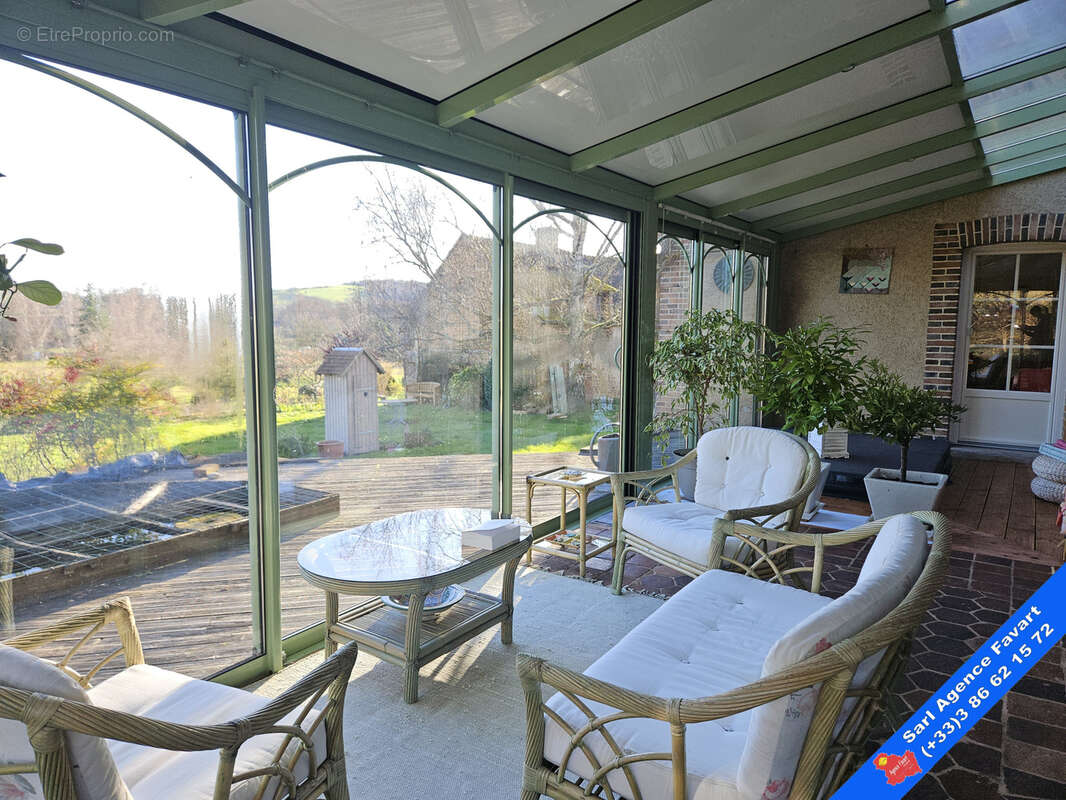 Maison à LA CELLE-SAINT-CYR