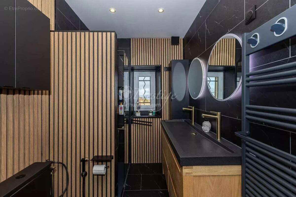 Maison à SAINT-SORLIN-DE-MORESTEL