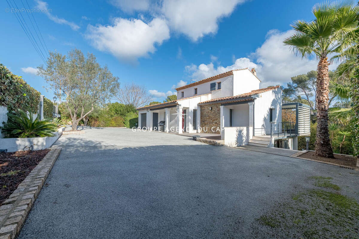 Villa  250 m2  4 chambres et une dependance frejus - photo 3