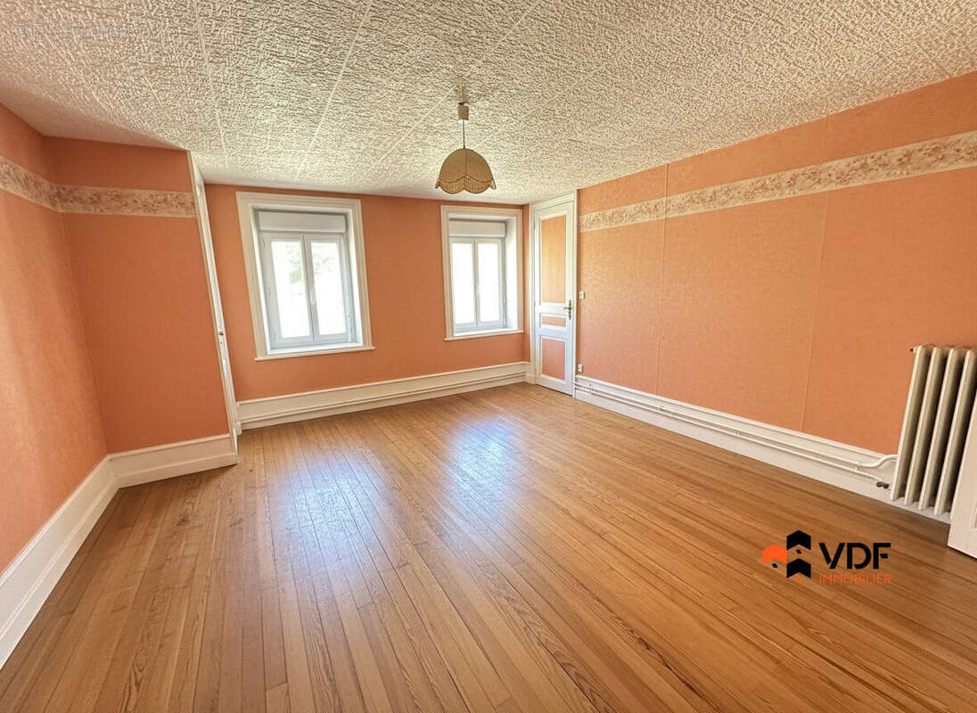 Maison 195 m² à Cordelle  - photo 4