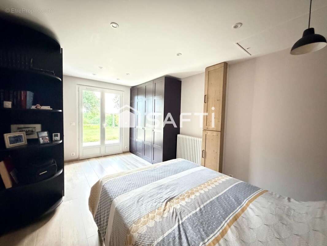 Maison 158 m² à Chateau-Larcher  - photo 8