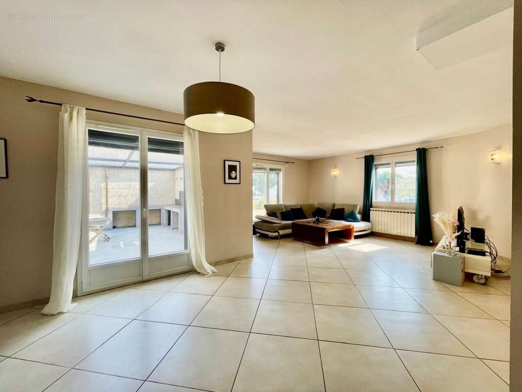Nouveau ! Tres belle Villa F5 + Piscine ! - photo 2