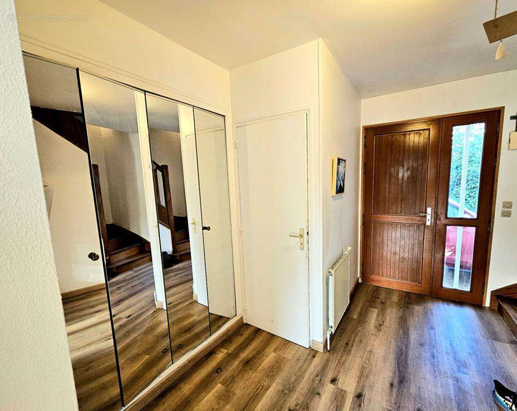 Gaillon centre ville, au calme - Maison de 128 m2 - 4 chambres sur sous-sol total  - Terrain plat de 700 m2 - Prix : 299.000 - photo 4