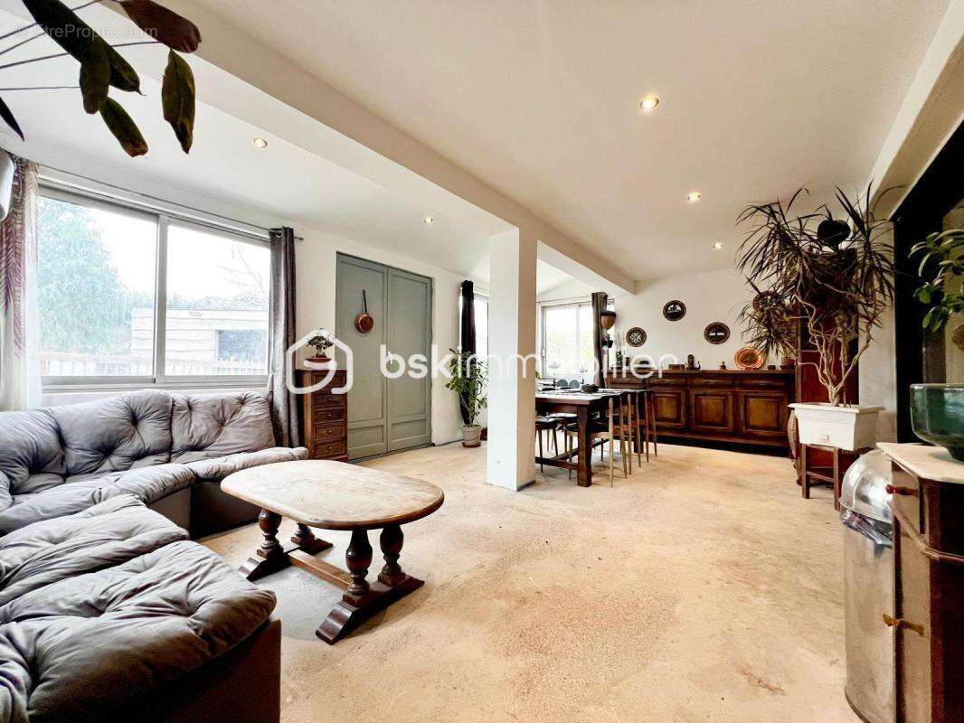 Commerce à COLOMBIERS