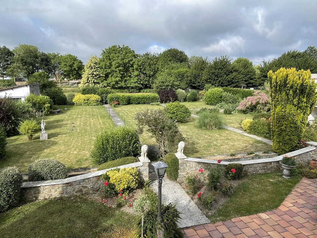 Maison à FRESNICOURT-LE-DOLMEN