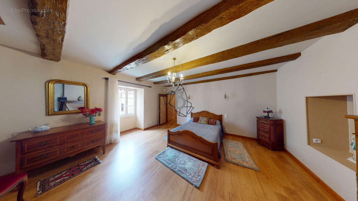 Maison à MIRANDOL-BOURGNOUNAC