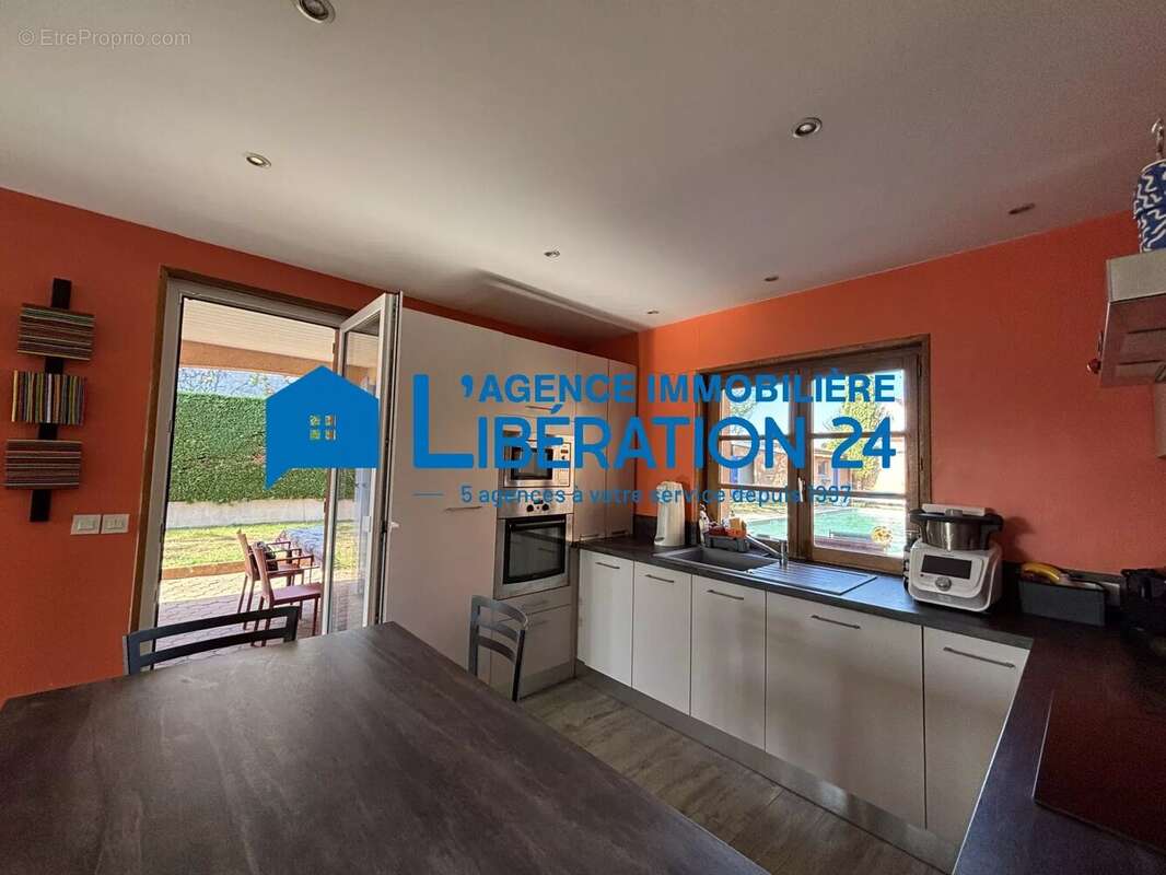 Maison familiale de 190 m² avec piscine, beaux volumes et cadre privilégié - photo 6
