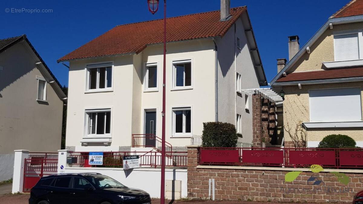 Maison à PIERRE-BUFFIERE