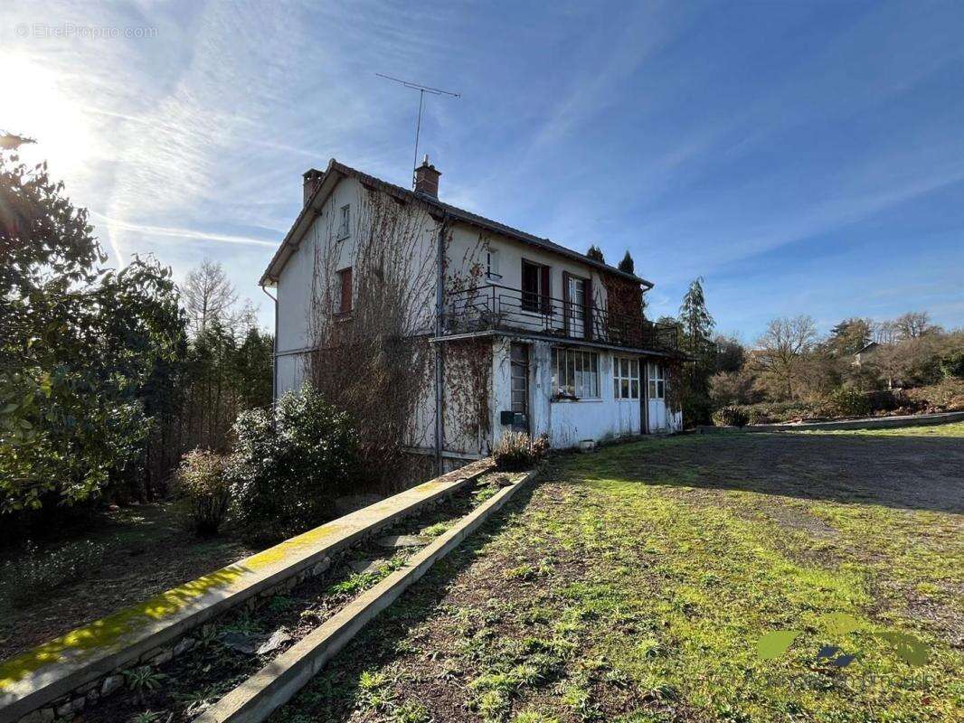 Maison à SAUVIAT-SUR-VIGE