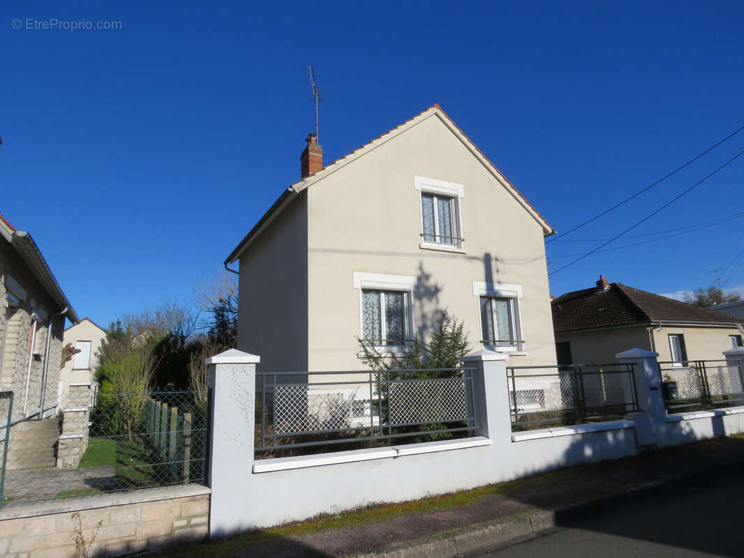 Maison à AMILLY