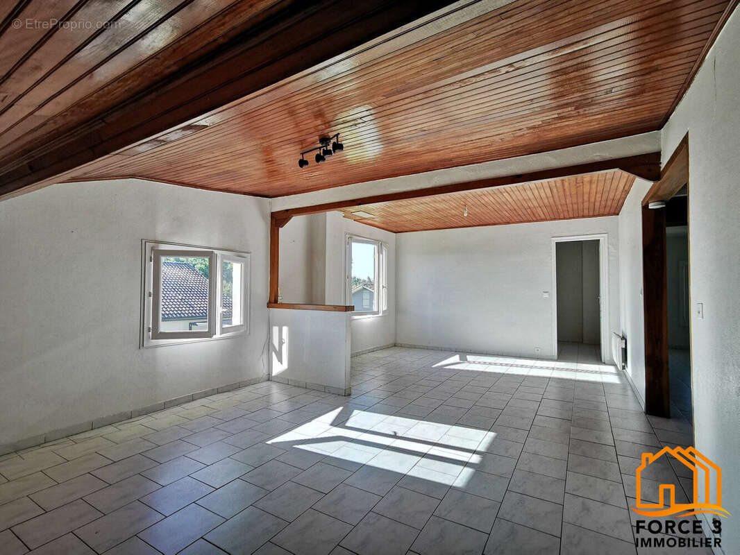 Maison 139 m² à Saint-Julien-En-Born  - photo 3