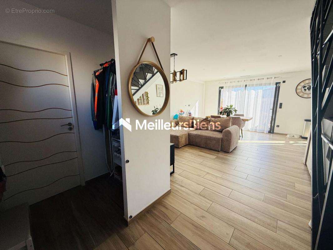 Maison à PEZILLA-LA-RIVIERE