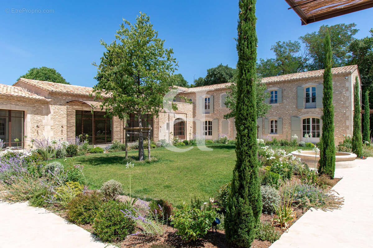 Maison 505 m² à Saint-Remy-De-Provence  - photo 4