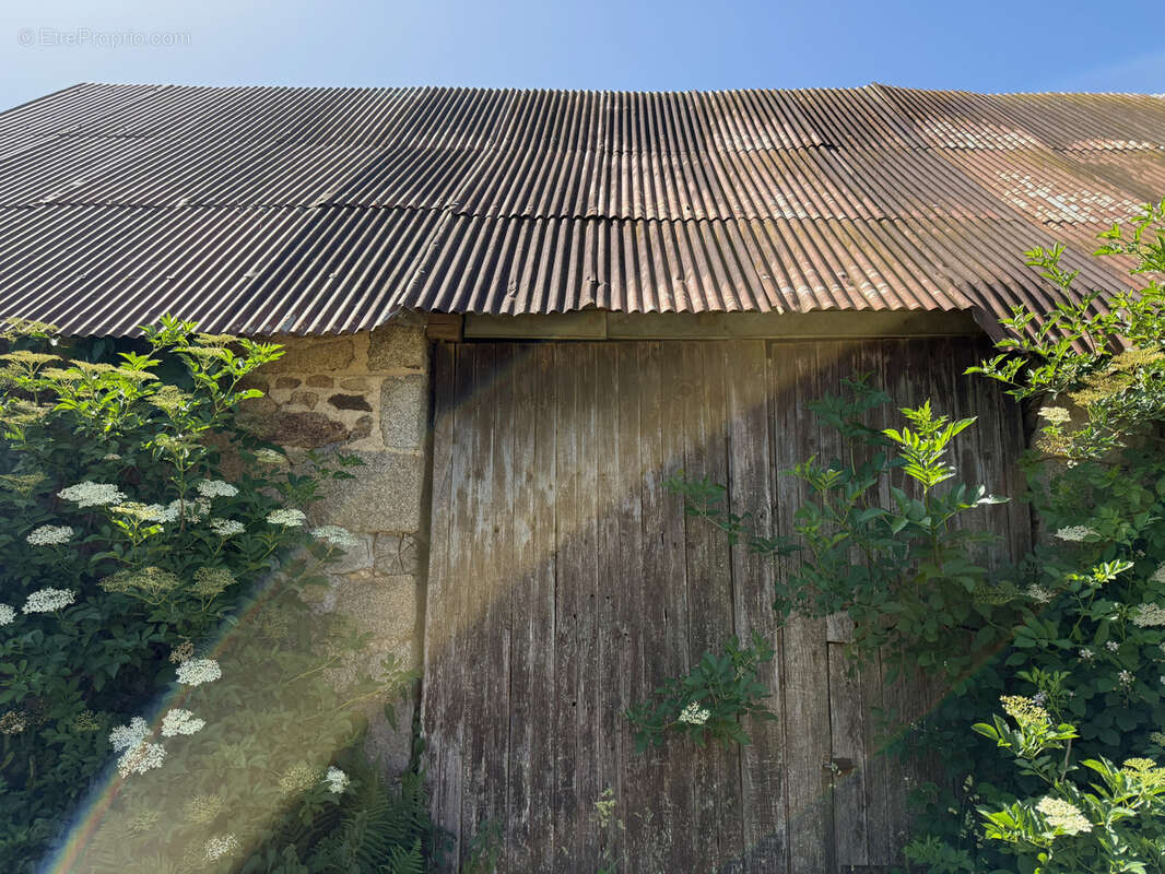 Maison à SAINT-JULIEN-LA-GENESTE