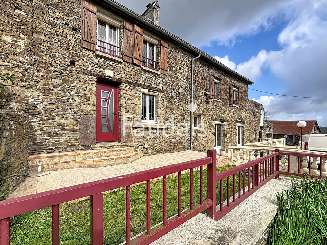 Maison à LA MANCELLIERE-SUR-VIRE