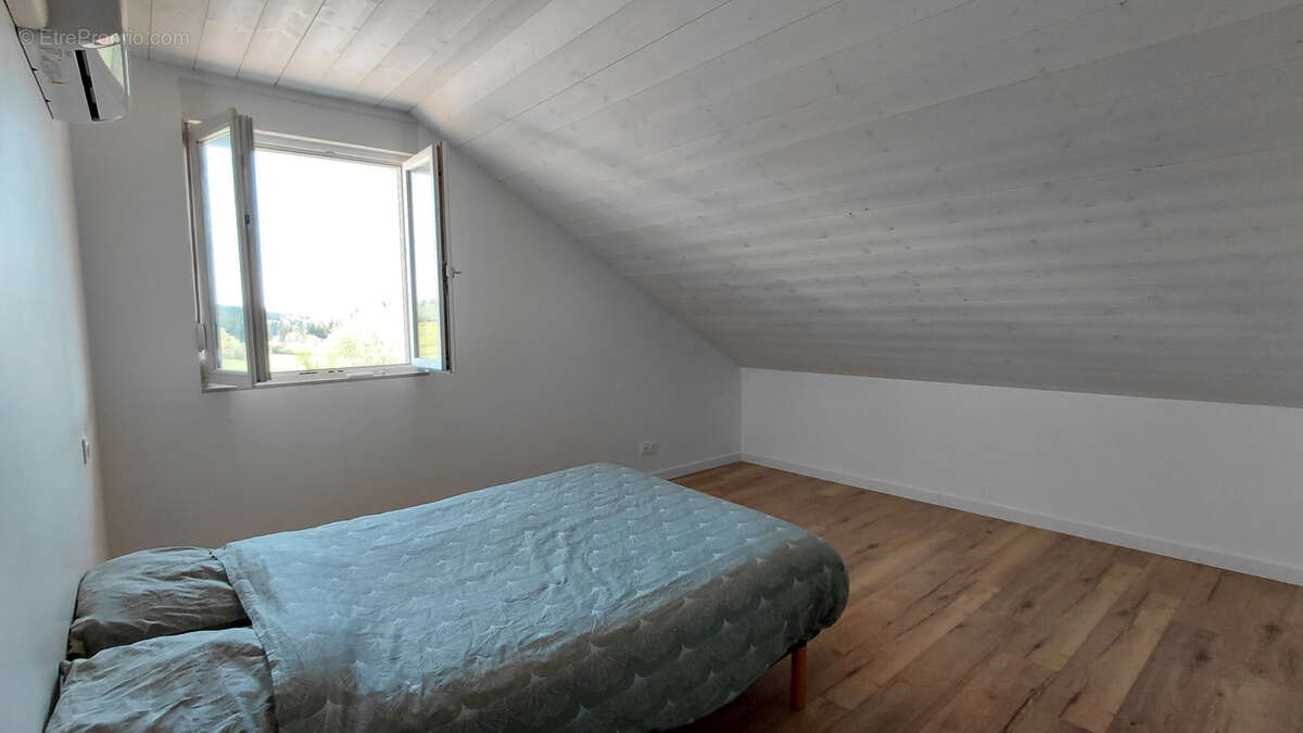 Appartement à ORCHAMPS-VENNES