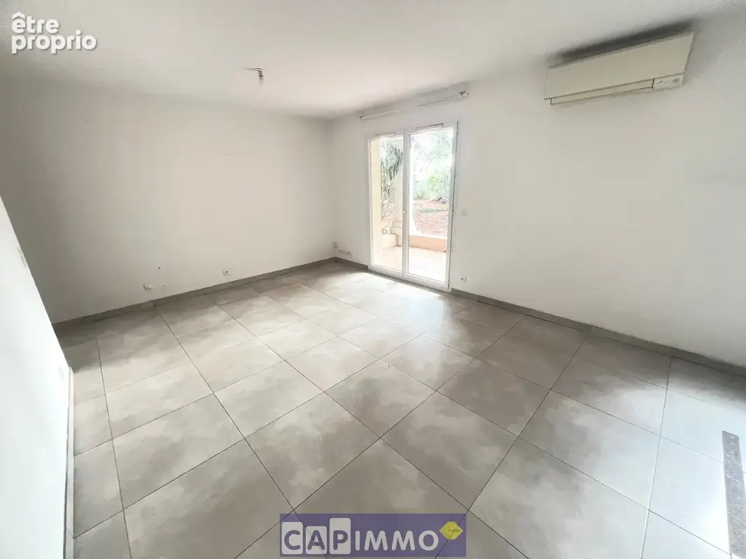 T2 la garde 50m2 petite residence securisee - photo 2
